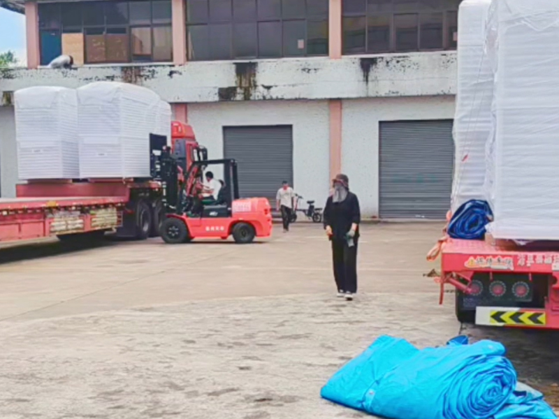 Πλήρη φορτία, απόδειξη σκληρής δουλειάς.