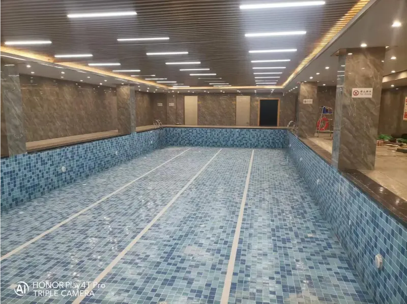 Η αντλία θερμότητας Blueway βελτιώνει την άνεση της εσωτερικής πισίνας στο Yabowen No.1 Mansion Residential Project
